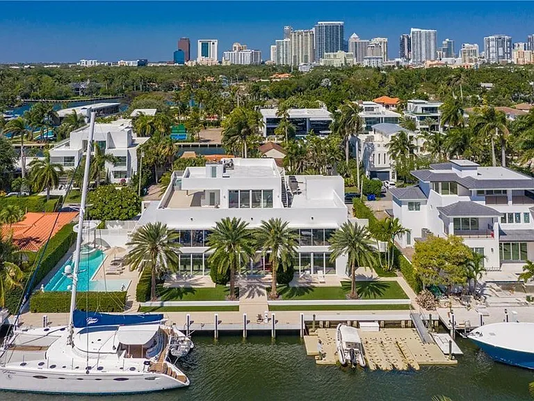 500 Isle Of Capri Dr — Photo 2