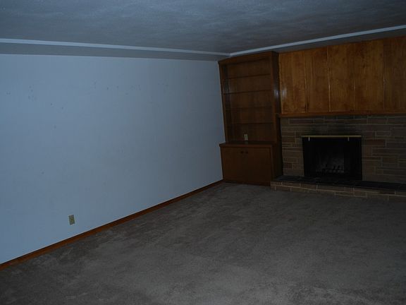 4th image of 6110 119th St SW