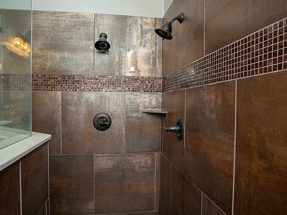 Master shower w bench