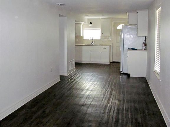 2nd image of 210 N Russ St