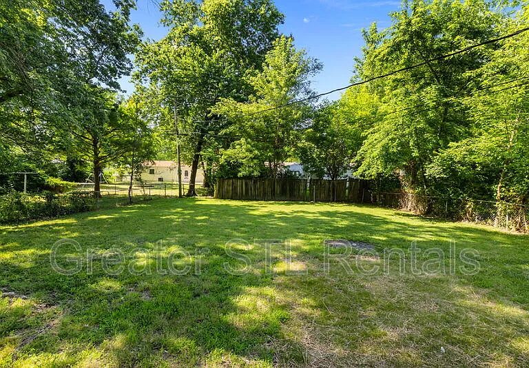 1412 E Pitman Ave — Photo 4