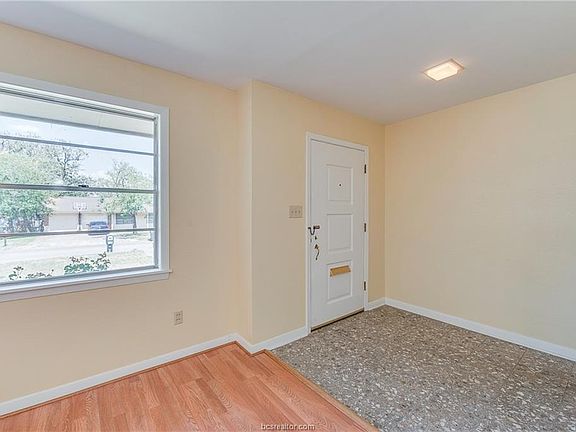 3rd image of 2318 Wayside Dr