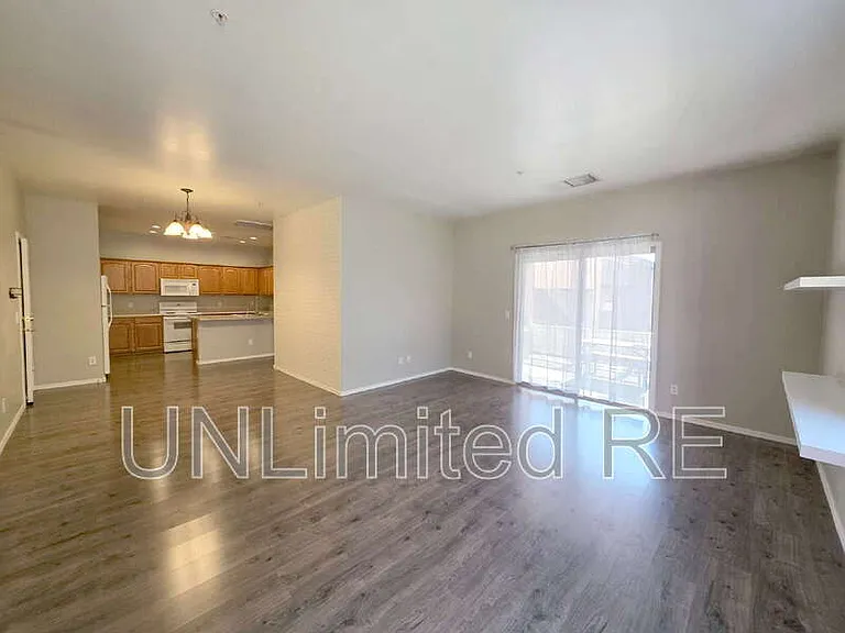 1151 S 16th Pl — Photo 3