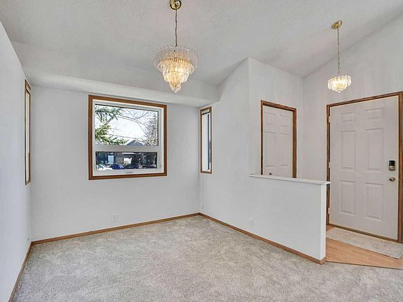 5th image of 90 Martinridge Cres NE