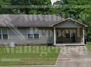 1136 N Ash St #B, Conway, AR 72034