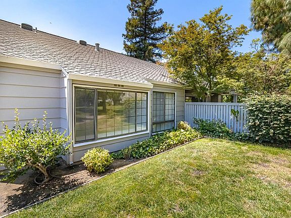 3rd image of 2752 Sherwood Ave