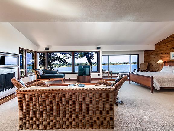 5th image of 34 Bluffs Ln