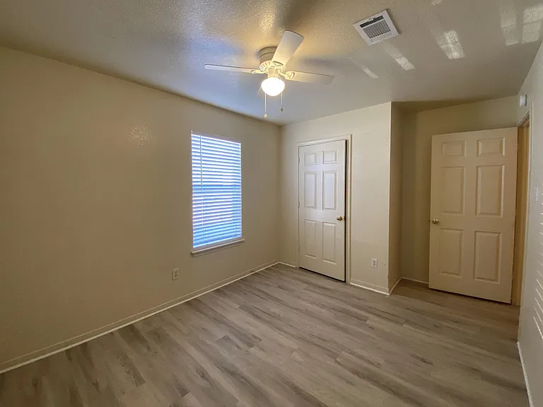 3402 Cantabrian Dr #B — Photo 7