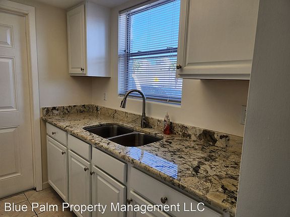 3rd image of 2591 N Oleander Ave Unit 1