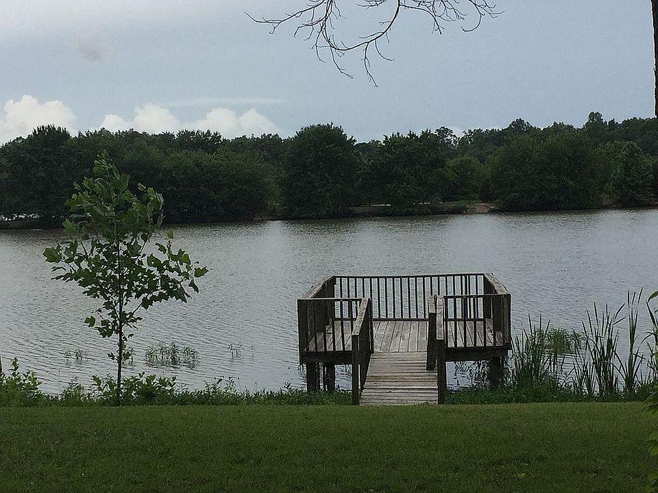 2nd image of 1444 Lakeshore Dr