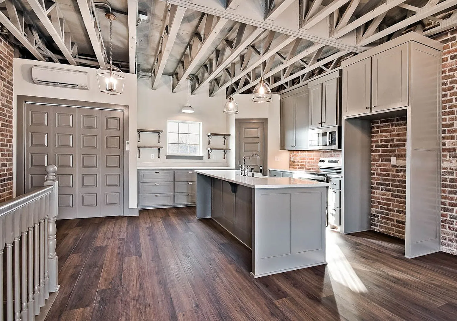 Chicago Row Townhouse — Photo 2