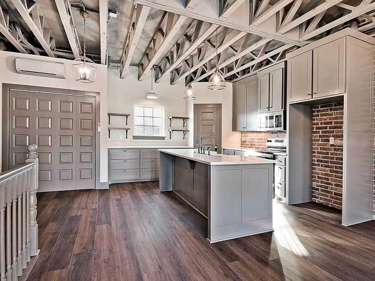 195 N Chicago Way #2 — Photo 2