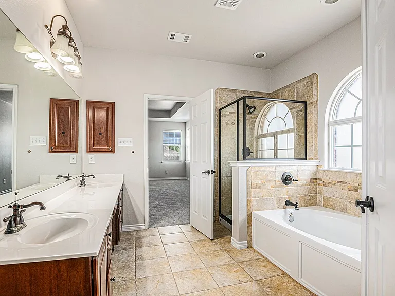 605 Port Royale Way — Photo 17