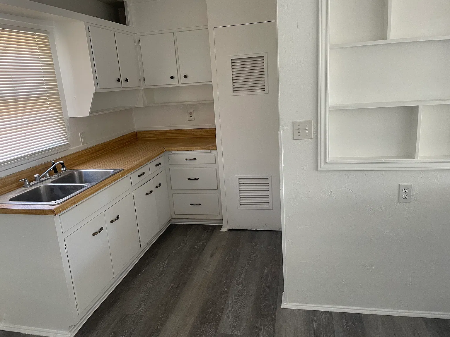2705 Magnolia St — Photo 2