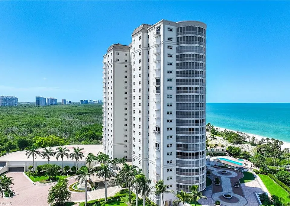 8111 Bay Colony Dr #204