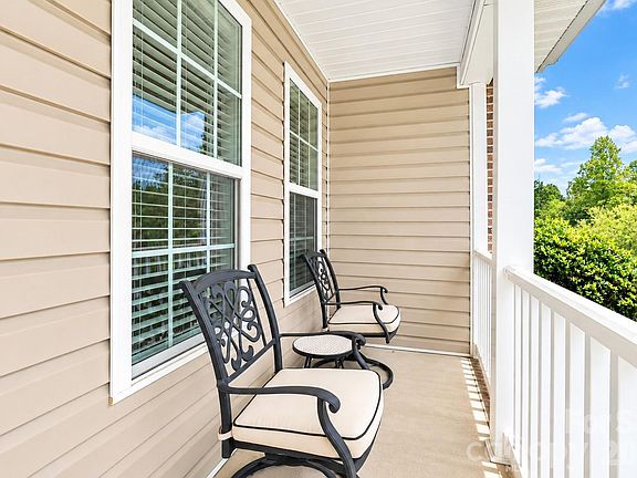 3rd image of 215 Pine Meadows Cir