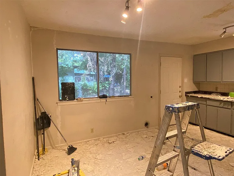 1412 Oakwood Dr — Photo 5