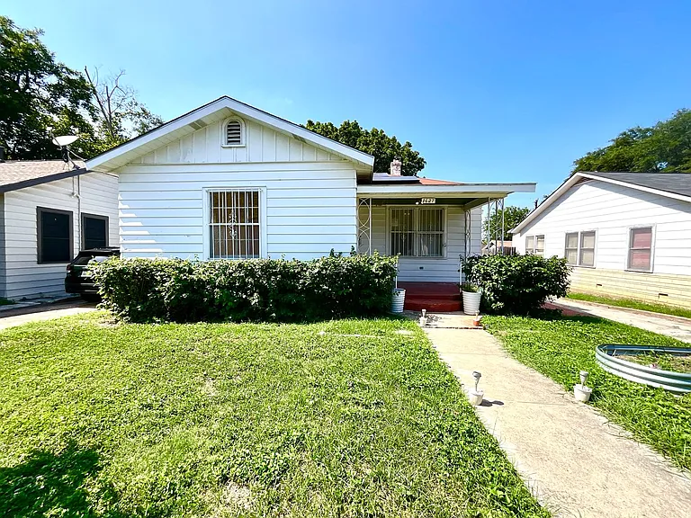 1627 Schley Ave — Photo 25