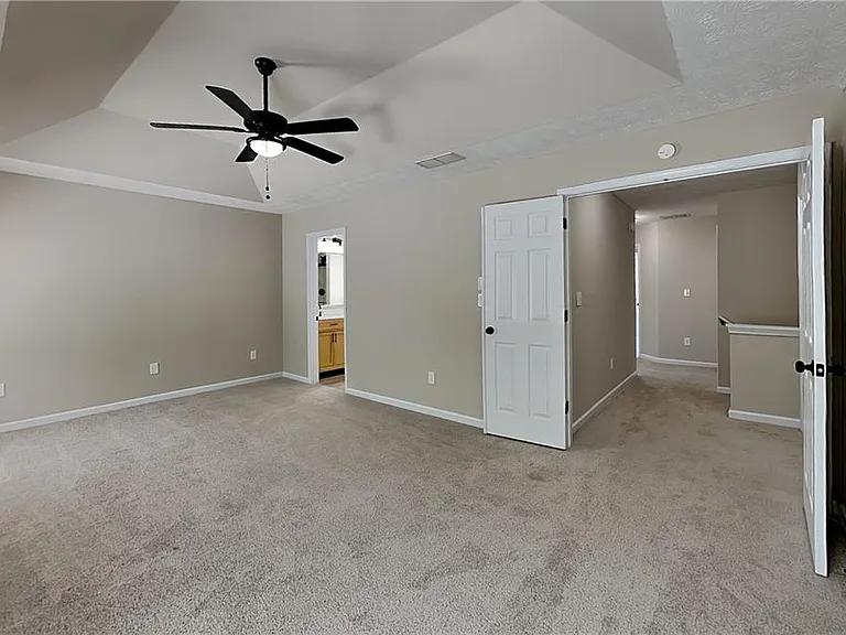 1045 Winthrope Chase Dr — Photo 6