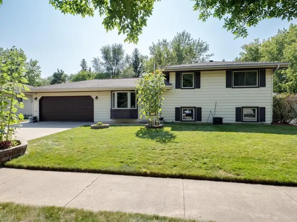832 Blackoaks Ln, Anoka, MN 55303