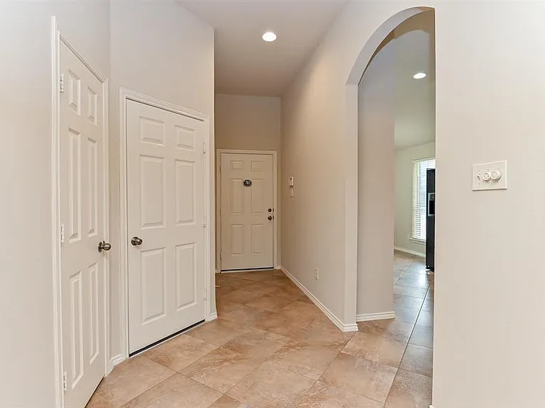 2106 Castle Gardens Ln — Photo 29
