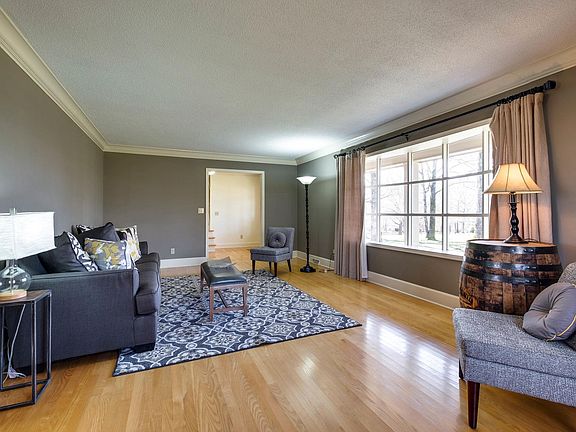 2nd image of 205 Dogwood Cir