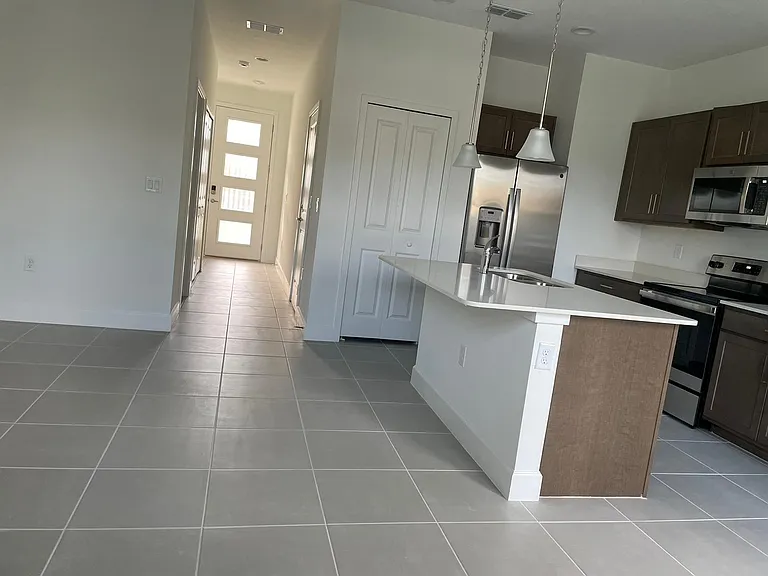 1337 Captiva Cv #8 — Photo 7