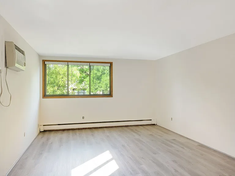 3135 Dupont — Photo 2