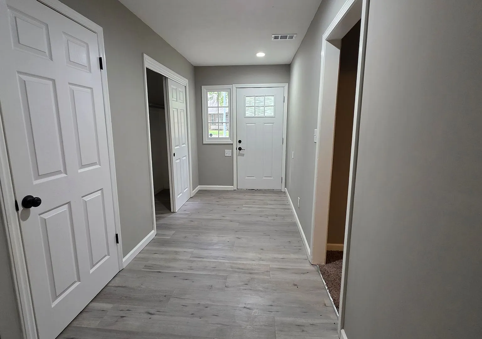 4-Bedroom, 1 Bath Single Family for Rent in Kansas City, MO | 1-Car Garage Parking & Fenced backyard — Photo 2