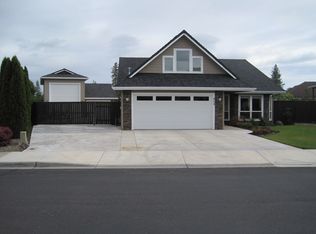 959 Pumpkin Rdg, Eagle Point, OR 97524