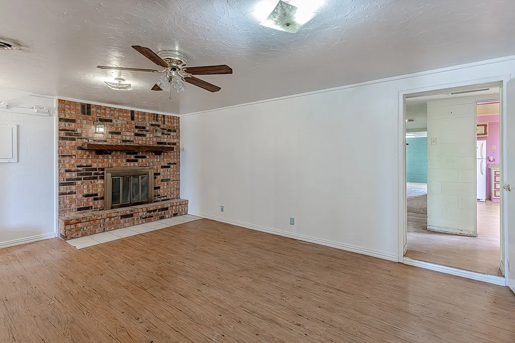 3 bed, 2.0 bath, 1830 sqft, $2,450 — Photo 4