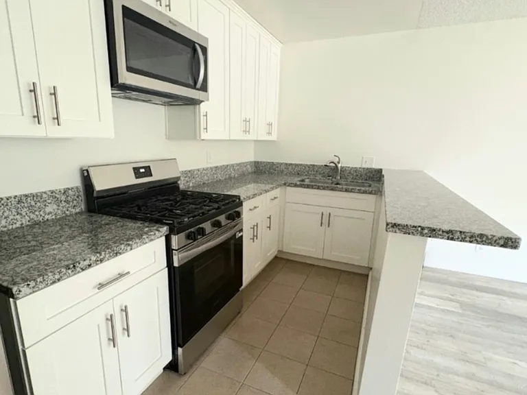 469 W Windsor Rd #204 — Photo 4