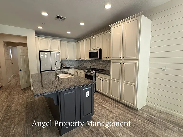 128 Dowd Ct — Photo 13