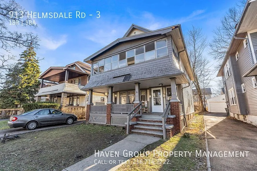 913 Helmsdale Rd | Unit 3, Cleveland Heights- Spacious 1 bed 1 bath multi-family home! — Photo 3