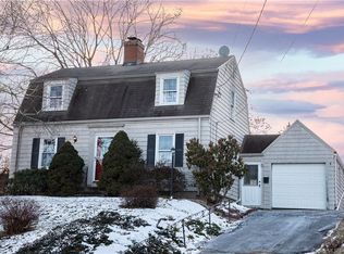 15 Crosshill Rd, West Hartford, CT 06107