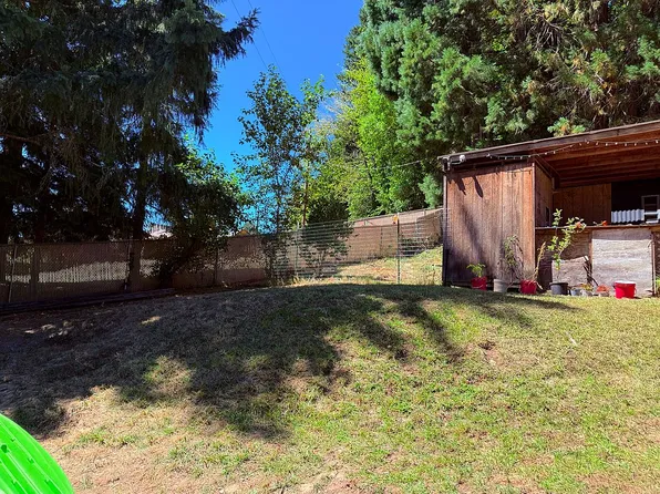 555 1st St, Elkton, OR 97436