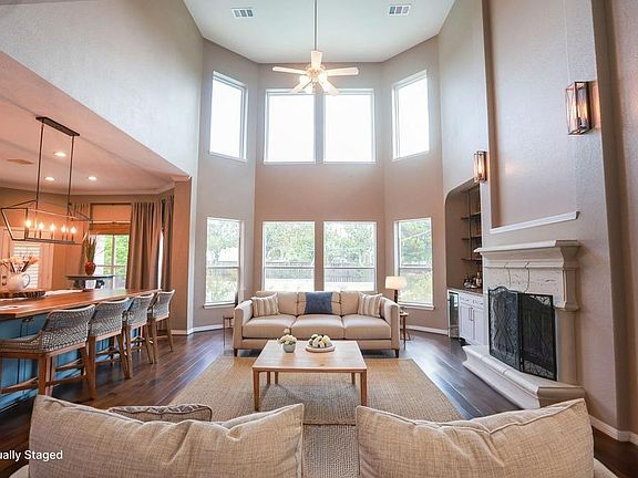 4th image of 8411 Crescent Knolls Drive