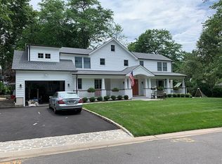 56 Cove Dr, Manhasset, NY 11030
