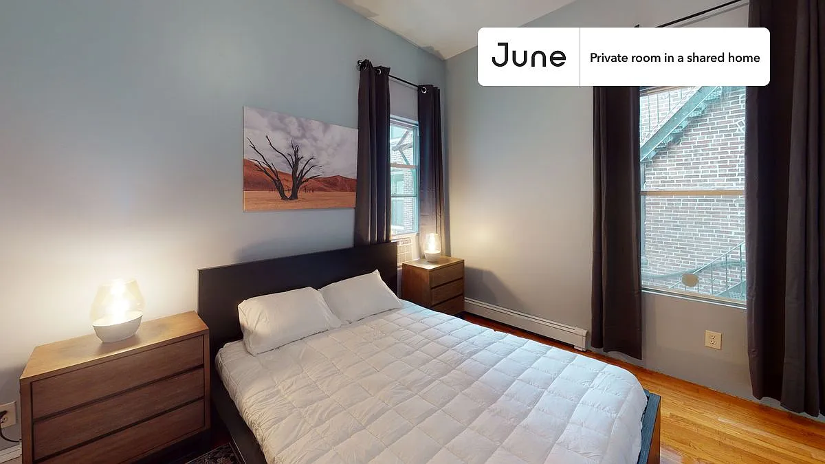 Queen bedroom in 4 bed/2 bath home in Allston #534 A — Photo 1
