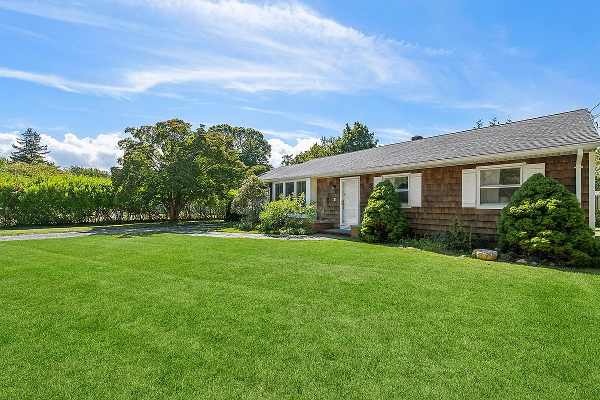 Building Photo - 35 Bayberry Ln