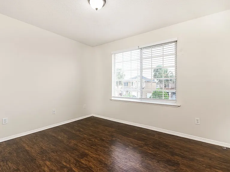 1231 Heather Lake Dr — Photo 13