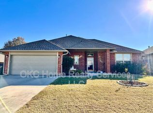 1408 SE 6th St, Moore, OK 73160