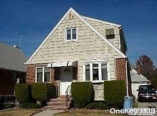 19 Oak St, Elmont, NY 11003