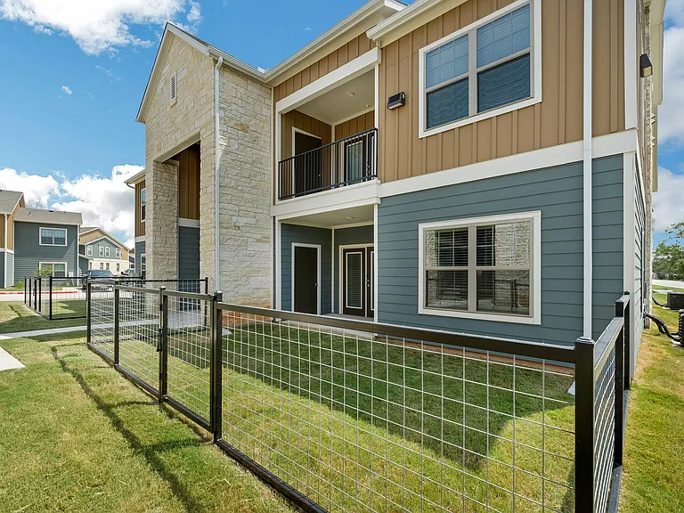Orchard Grove Apartments — Photo 13