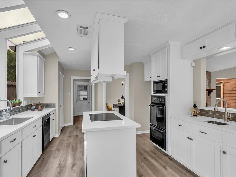 8206 Debbie Gay Dr — Photo 15