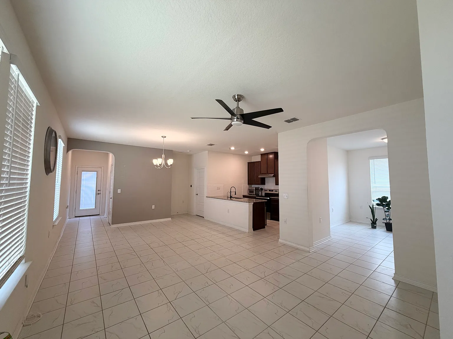 3 bed, 1417 sqft, $1,700 — Photo 2