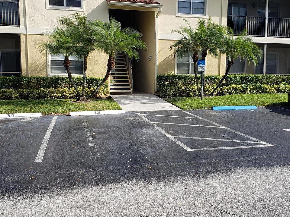 1st image of 1261 SW 46th Ave APT 2016