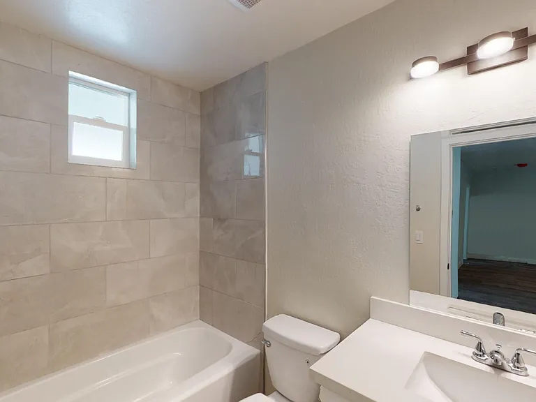 906 E Roma Ave — Photo 52