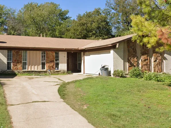 1009 Briar Oaks Dr, Irving, TX 75060