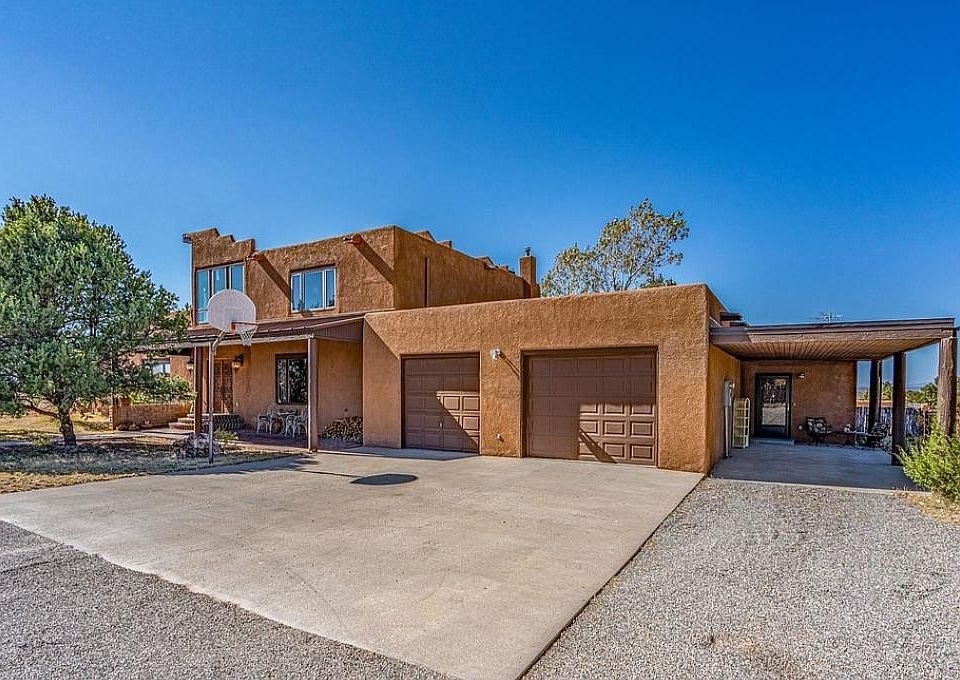 Unit to the Right of the garage. 1 Bedroom, 1 Bath, Full Kitchen, Dining area, Living Room. Private car-port with private front and back entrance. Very quiet neighborhood. See all attached pictures. Unit is "UNFURNISHED." (Pics show how it was furnis